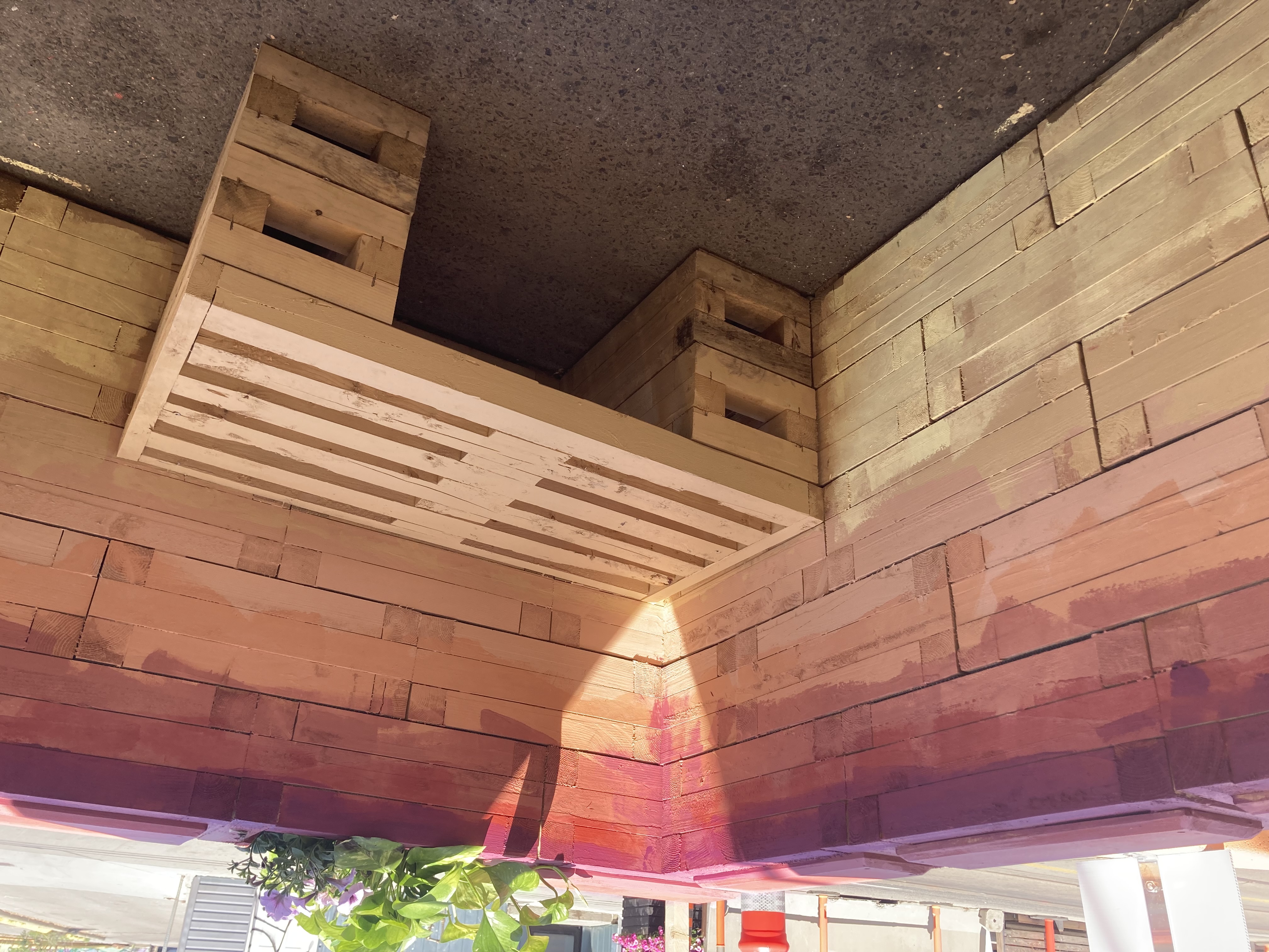 wmed relative|center