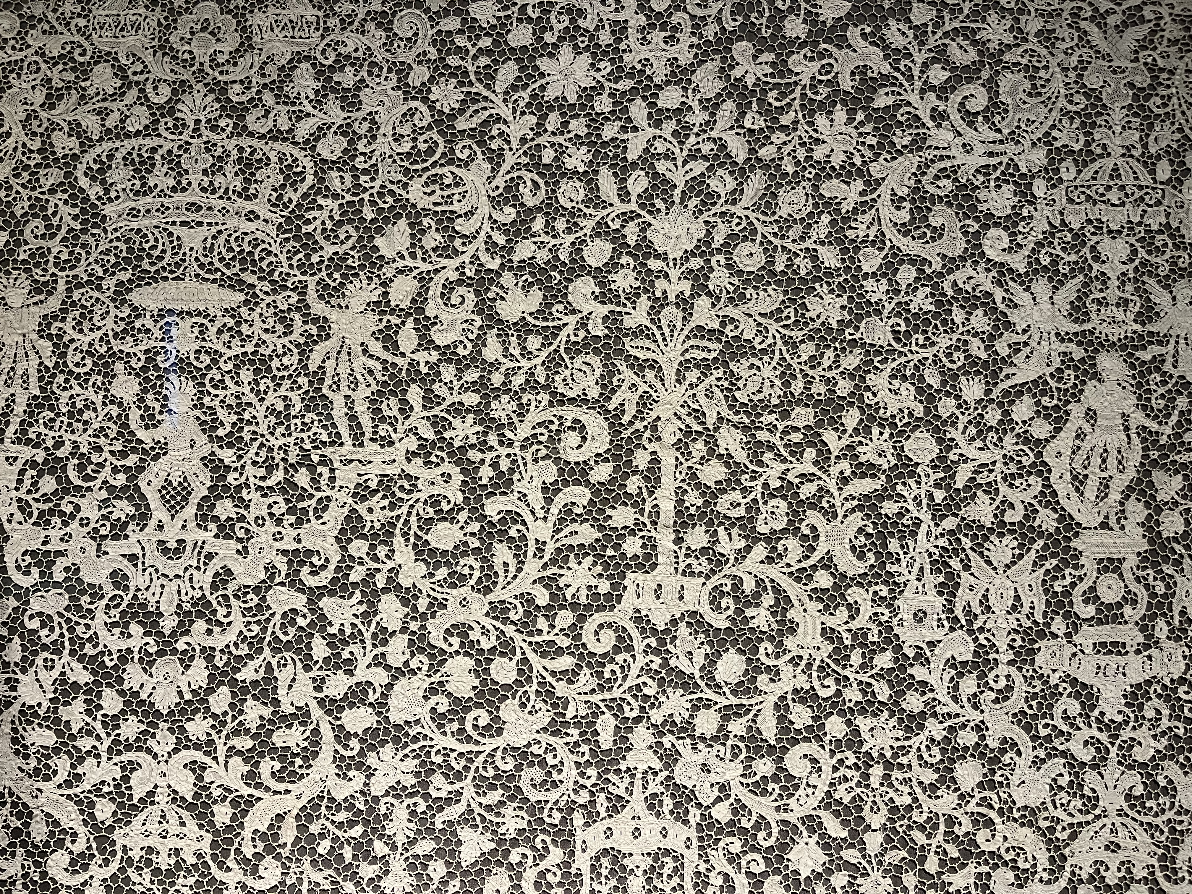 wmed relative|center